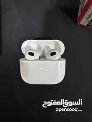  3 سماعة AirPods  استمعال قليل   اصلي جميع ملحقاتها