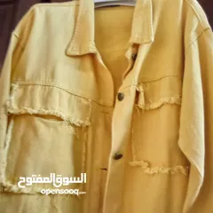  2 قمصان ستاتي قماش كتان بحاله ممتازه مع بلاطين جينز كلهم بسعر 10 دنانير