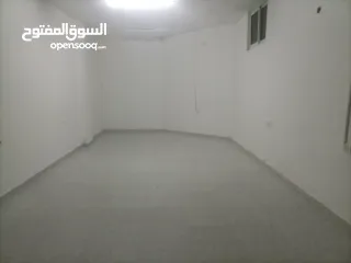  3 مخازن للإيجار