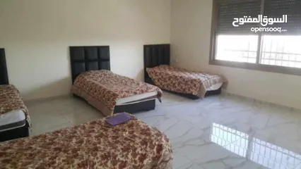  1 4 تخوت مع فرشات شبه جديد