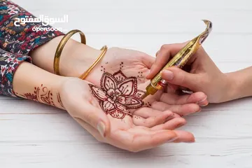  1 Putting hand henna
