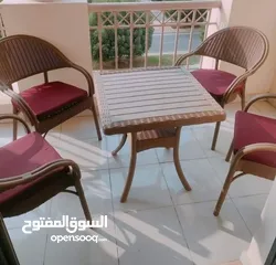  4 كراسي وترابيزات بلاستيك بيور فرز اول