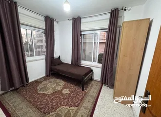  4 متوفر شاغر (لصبايا عدد 2 )في غرفه مشتركه