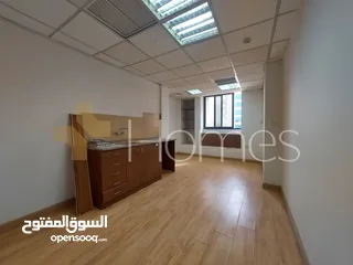  7 مكتب في شارع حيوي للايجار في الشميساني، مساحة المكتب 165م