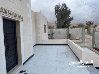  3 بيت للبيع مميز منطقه هادئه جدا