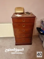  24 اثاث كلاسيكي بحاله ممتازه للبيع