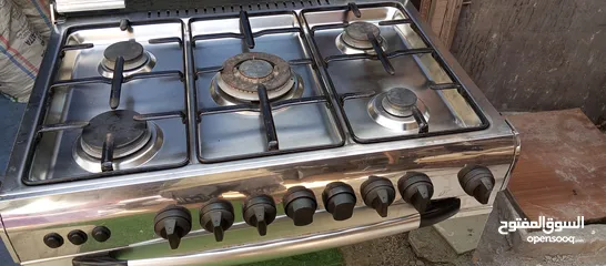  4 5 burner gas oven neat and clean excellent working condition