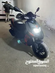  1 سكوتر بحال الوكاله بدون حوادث استعمال شخصي فقط ما شتغل تطبيقات مرخص ماتور 150 سي سي
