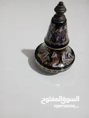  4 عطر فاخر قبرصي مرسم بماء الذهب عطرها الاصلي بالداخل تاريخ 89/2/3