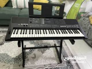  6 Yamaha PSR- E463 keyboard for sale with strong high quality sturdy metal stand. OMR 90.