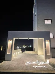  8 شقة ارضية للبيع في الجبيهة 145م + 50م ترس وكراج مستقل (شقتين في الطابق) على 3 شوارع من المالك