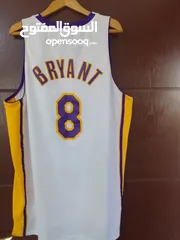  2 basketball Jersey  استعمال قليل جدا مميزة للاعب  الراحل كوبي براينت  . مقاس كبير  Reebok