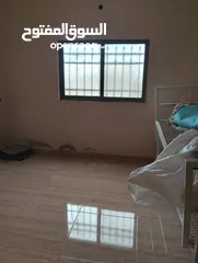  7 يوجد بيت للبيع
