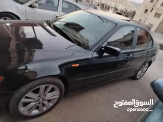  2 للبيع Bmw e46 2004  لون اخضر زيتي بجننن مع فتحة  دهان جديد السيارة كرتونة