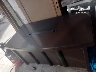  1 مكتب للبيع مع كرسي