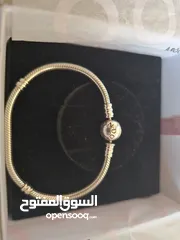  6 اساور pandora مع تشارمز اصليه 100% باللون الفضي بسعر 70 دينار