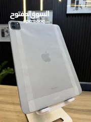  1 iPad Pro 11” M2  256GB Wi-Fi  جديد بدون كرتونة صفر عدد شحنات كفالة المحل مع قلم هديه