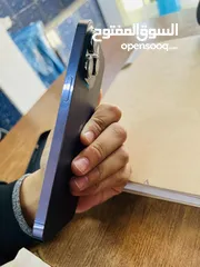  2 Iphone 14 pro max للبيع  الجهاز بحالة ممتازة معه الشاحن + 6 كڤرات ومركب عليه لزقة أصلية
