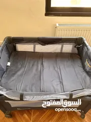  13 سرير اطفال عدة مستويات ( بجانب سرير الام ) يمكن تغيره حسب العمر ويمكن فتحه وضبه وتخزينه لا يأخذ حيز