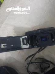  4 كاميرا تصوير فوتو نوع قديم بس بحاجه لفيلم معها بطاريتين