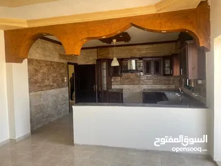  6 شقه للايجار