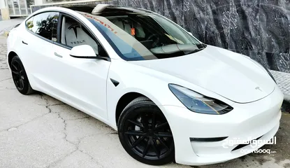  25 تيسلا 2022 model 3 بحالة الوكالة فحص كامل اوتوسكور +B لون مميز في الحرة للبيع بسعر لقطة ومحرووووق