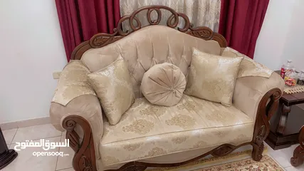  5 طقم كنب استعمال خفيف خشب ممتاز غير مهلوك ابدا ولا فيه اي خشط