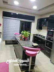  8 شقة فاخرة شبة مفروشة للبيع من المالك مباشرة