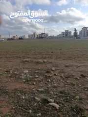 1 أرض على طريق المطار منطقة الطنيب خلف جامعة الشرق الأوسط