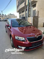 2 Skoda Octavia 2017 فتحة بانوراما مع كشافات