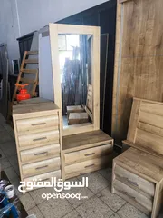  7 غرفة نوم بلون خشبي مميز