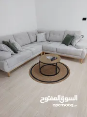  12 متوفره بعد 9 ثمانيه شقه مفروشه سوبر في الجبيهه  في حي هادء . 3 غرف. للايجار  اسيوعي. شهريي وسنوي