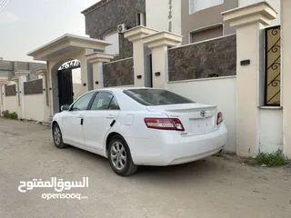  1 Toyota Camry LE 2011