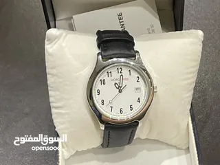  21 ساعة جلد سوداء أنيقة بتصميم كلاسيكي عصري، تجمع بين الفخامة والبساطة لتكمل أناقتك راقيه وحلوة جميلةة