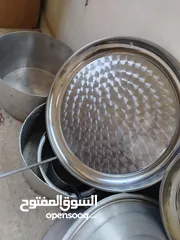  6 اواني طبخ للاعراس و المناسبات العامة بحالة ممتازة جدا و القدر قياس 55 صناعه اردنية فاخرة و ملحقاته