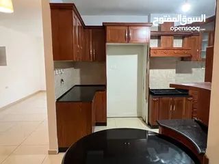  1 شقه فارغة للايجار في عين منجد