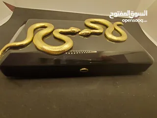  14 حقيبة كلاتش من ماركة كيليان ذا تمبتريس سوداء وراقيه ،Black Clutch The Temptress by Kilian