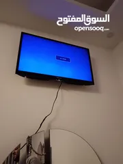  1 شاشه Hisense للبيع 100 قابل للتفاوض بيع سريع