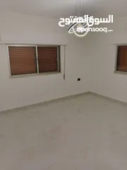  8 شقه للايجار