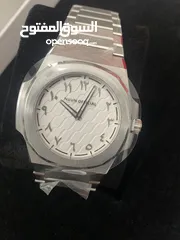  1 ساعة ماركة نوون للبيع