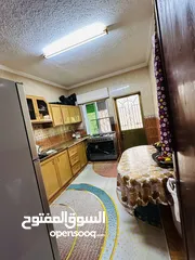  16 منزل للبيع - الزرقاء - مدينة الشرق - بالقرب من مسجد الكيالي
