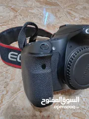  6 كميرى كانون  60D بحالة وكالة  استخدام خفيف  الشتر تقريبا 10K شاحن اصلي بطارية الاصلية وعدسة 50
