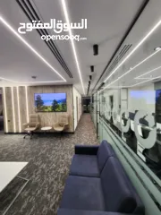  9 مكتب تجاري فخم للبيع أو الإيجار