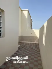  10 صحار غرفتين وصاله شبه جديده قريبه من ميناء ومطار صحار والبحر والشارع