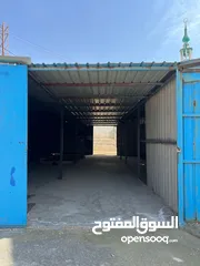 5 مخازن على شارع رئيسي مع هنجر كبير