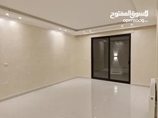  27 شقة طابق ارضي مميزة للبيع بمساحة 196 م بنظام شبه ڤيلا ،ثلاث مداخل مع ترسات واسعة وتشطيبات راقية .
