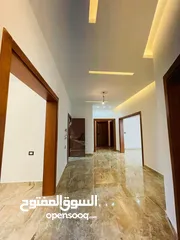  23 فــيلا 3 طوابق مفصولة الحشان سوق الجمعة