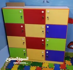  18 خزاين لكرات حديد وخشب مع مفاتيح للموظين والنوادي الرياضية والمدارس
