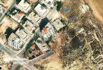  2 ارض غرب عمان البحاث مربعة الشكل على شارع 14 متر