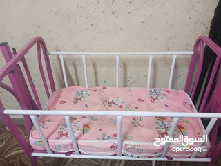  2 سرير هزاز بيبي بحاله جيدة جداً استعمال شهرين للبيع المستعجل